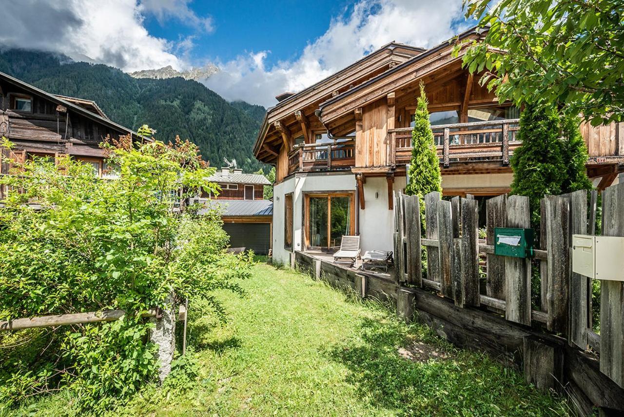 Eden Hotel, Apartments And Chalet Chamonix Les Praz Exterior photo